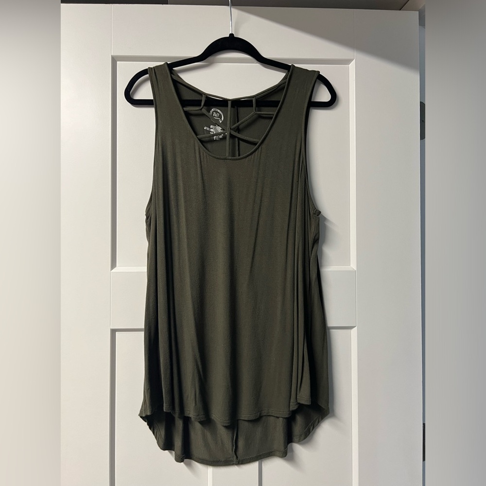 Maurice’s 24/7 tank. Size 1. Army Green.